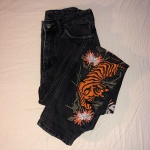 Tiger embroidered vintage jeans
